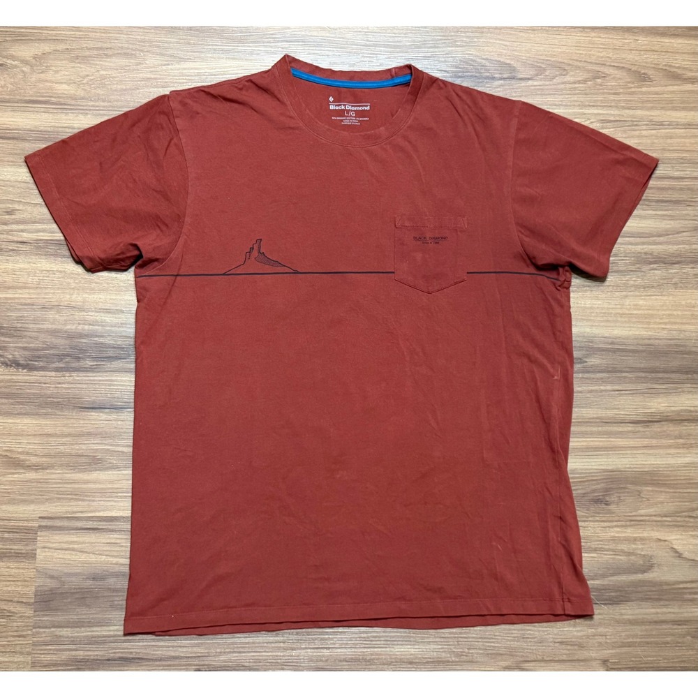 Black Diamond Mens Organic Cotton Pocket T-Shirt Rust Red Mountain Graphic Sz L